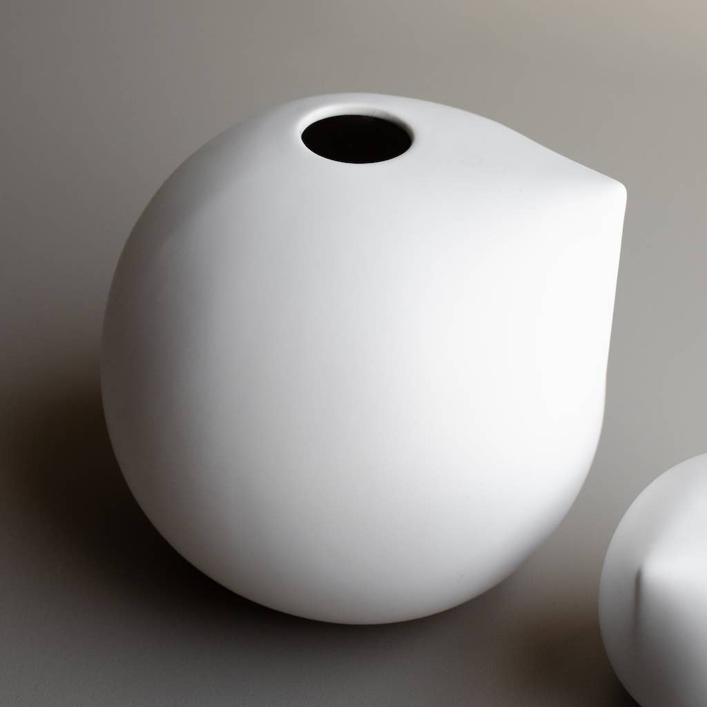 Lg. NIB Vase White: CERAMIC / White