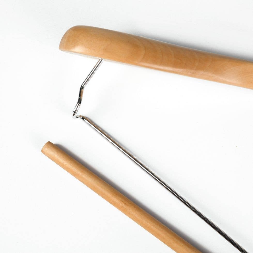 W5901 Curved Wooden Hanger 17.5" Locking bar Natural-Chrome