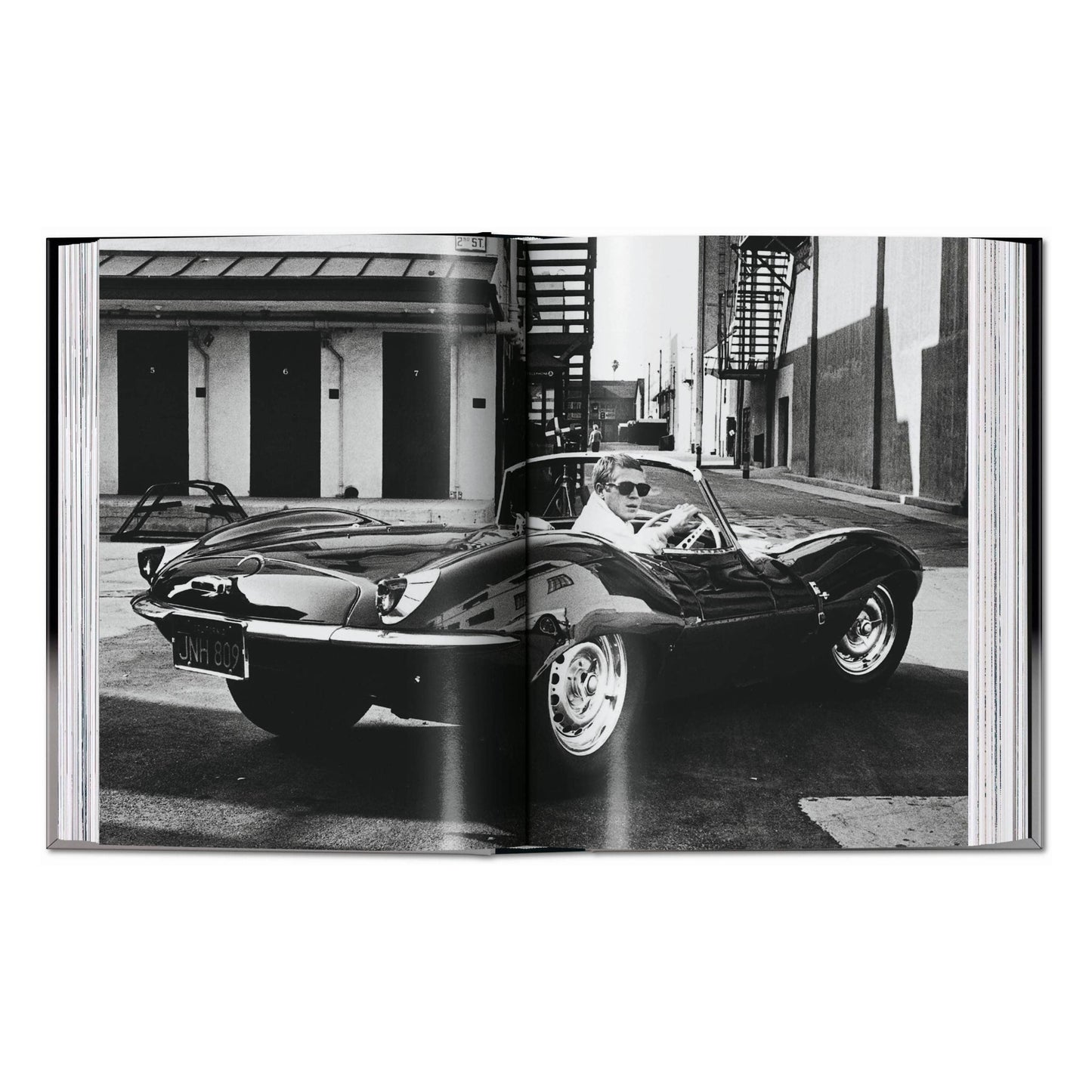 Sports Cars. 45th Ed. (English)